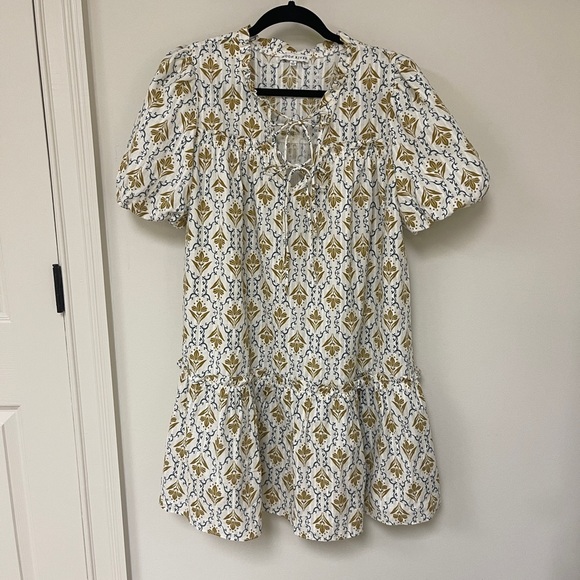 Moon River Dresses & Skirts - Moon River: Bubble Sleeve Mini Dress, Size S